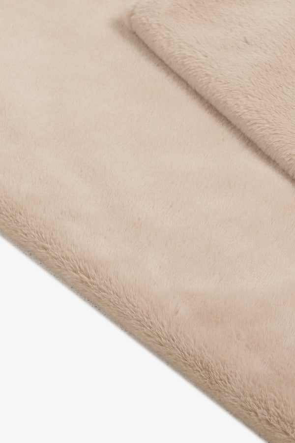 Cozy Fur Throw Blanket